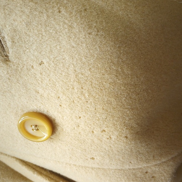 Tan coat with faux fur collar - Picture 7 of 7